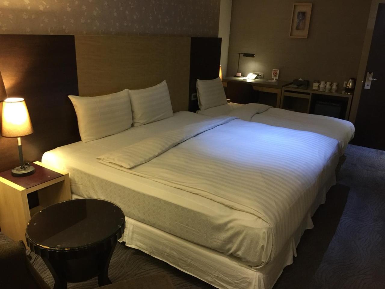 Hotel 麗馨商旅七賢館 Kaohsiung Exterior foto