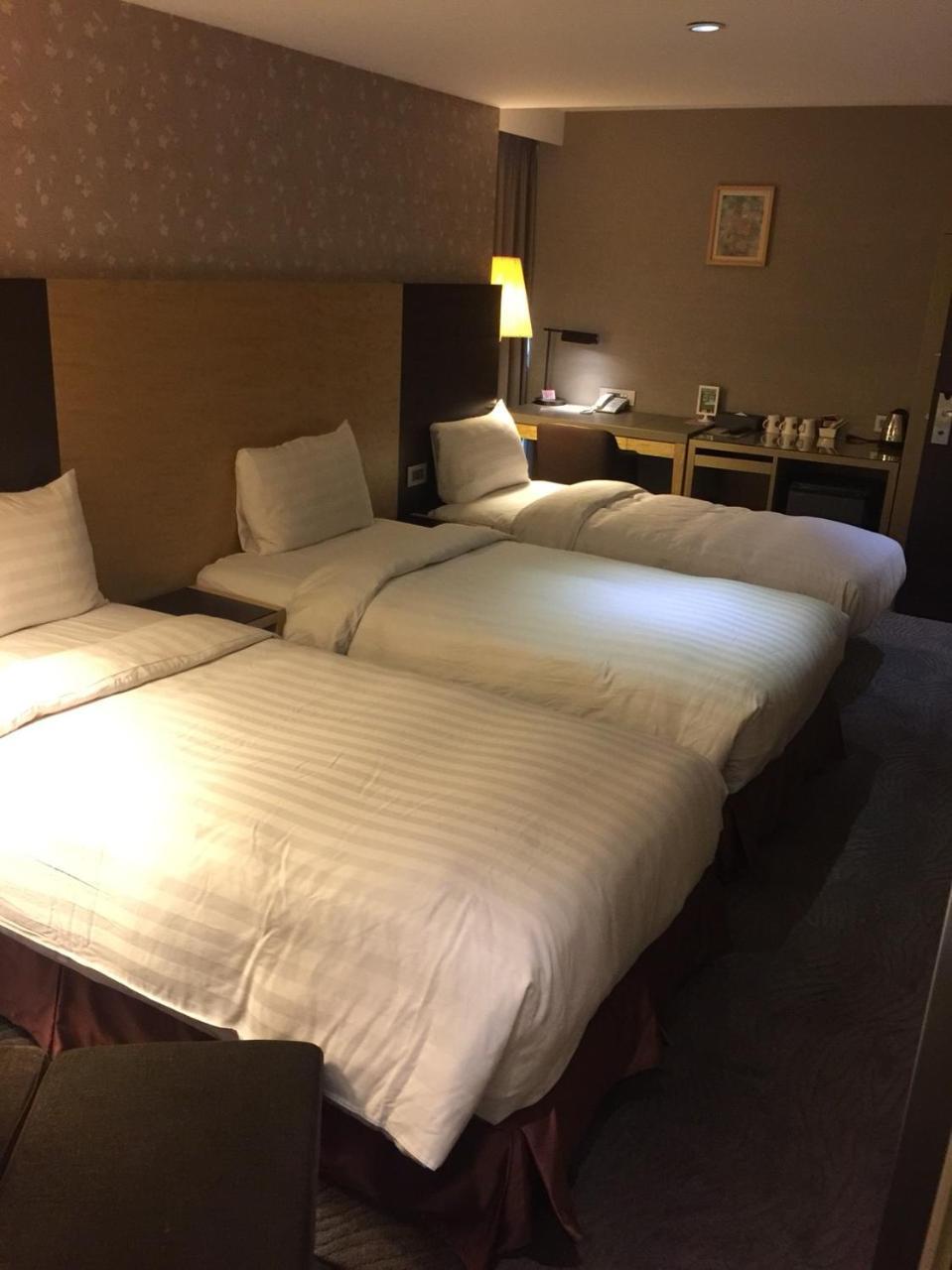 Hotel 麗馨商旅七賢館 Kaohsiung Exterior foto