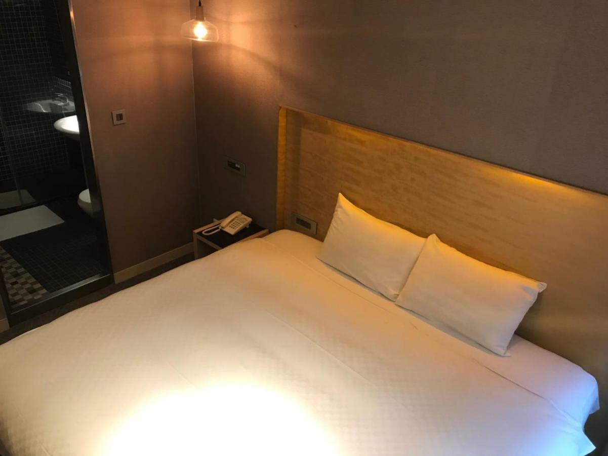 Hotel 麗馨商旅七賢館 Kaohsiung Exterior foto