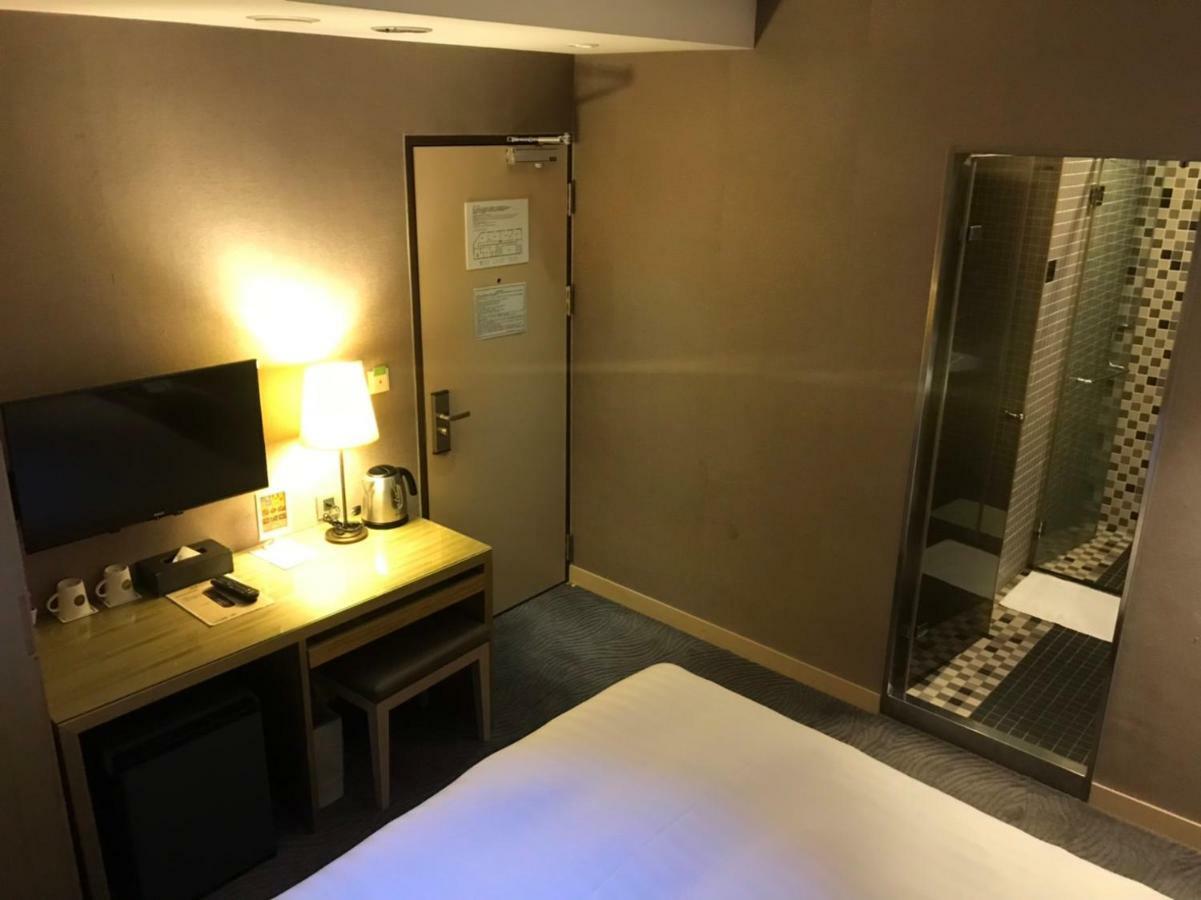 Hotel 麗馨商旅七賢館 Kaohsiung Exterior foto