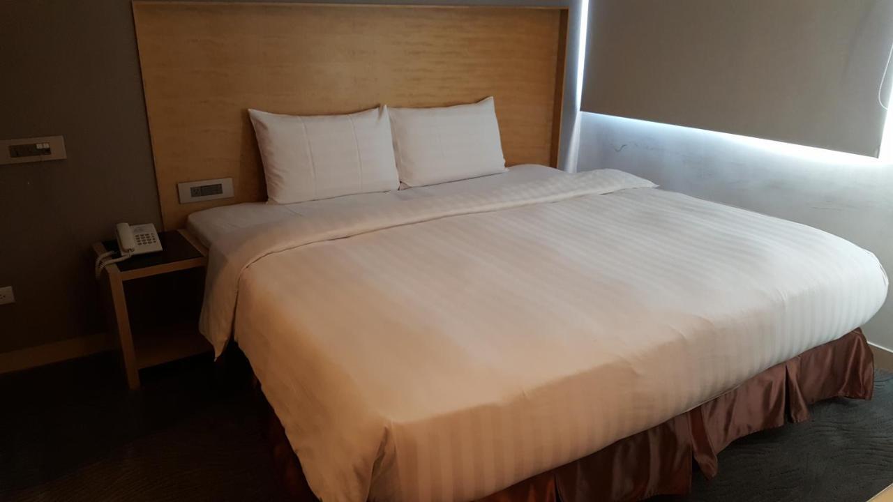 Hotel 麗馨商旅七賢館 Kaohsiung Exterior foto